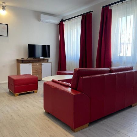 Newly Renovated 2 Rooms Apartment Downtown Nitra Exteriör bild