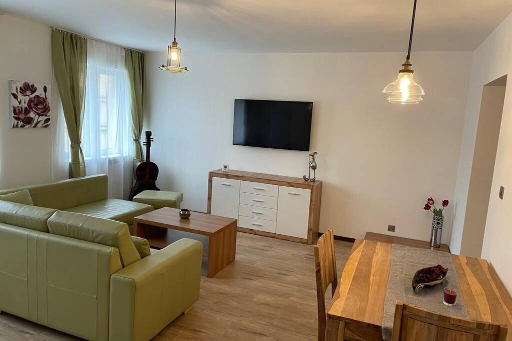 Newly Renovated 2 Rooms Apartment Downtown Nitra Exteriör bild