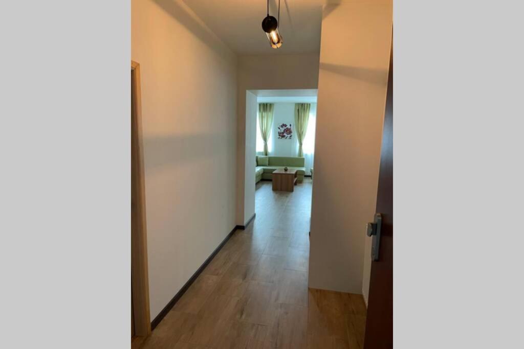 Newly Renovated 2 Rooms Apartment Downtown Nitra Exteriör bild