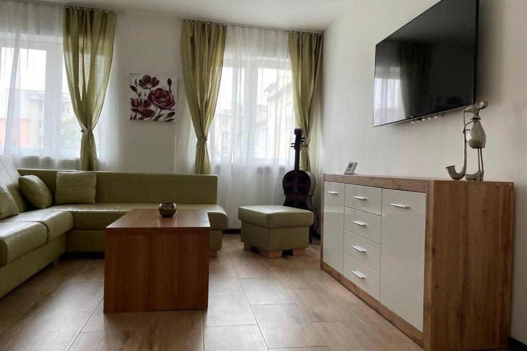 Newly Renovated 2 Rooms Apartment Downtown Nitra Exteriör bild