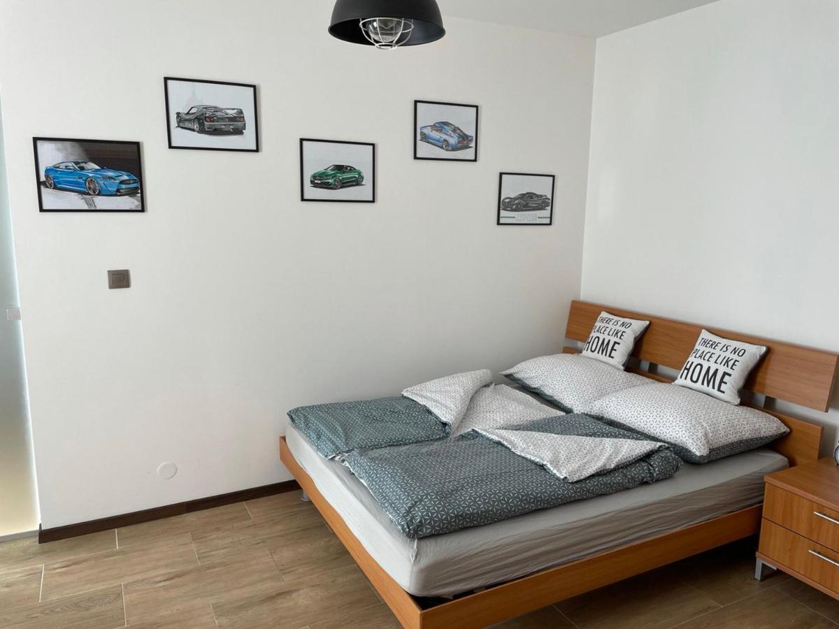 Newly Renovated 2 Rooms Apartment Downtown Nitra Exteriör bild