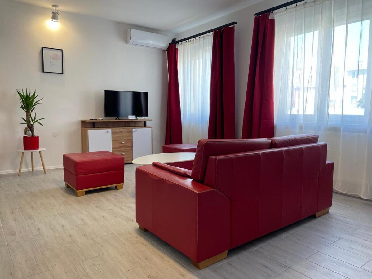 Newly Renovated 2 Rooms Apartment Downtown Nitra Exteriör bild